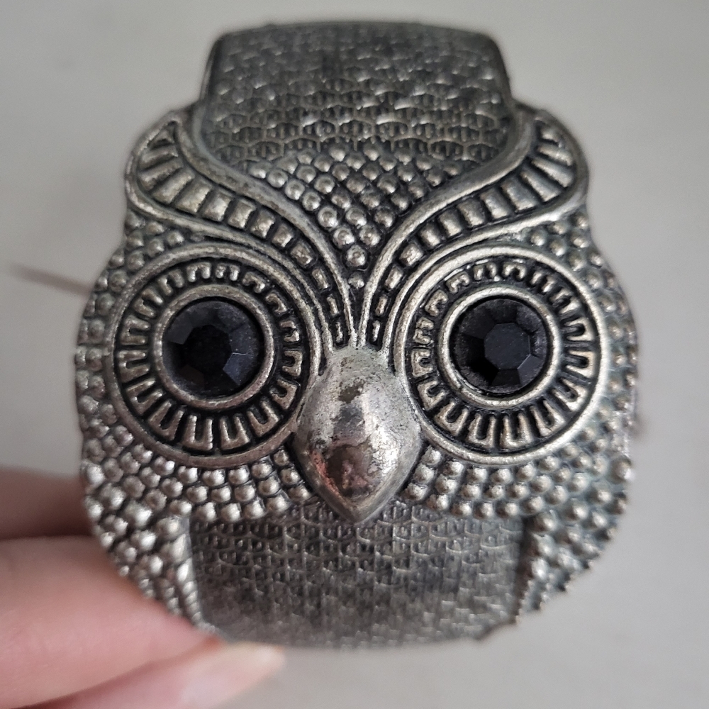 Silver tone bracelet